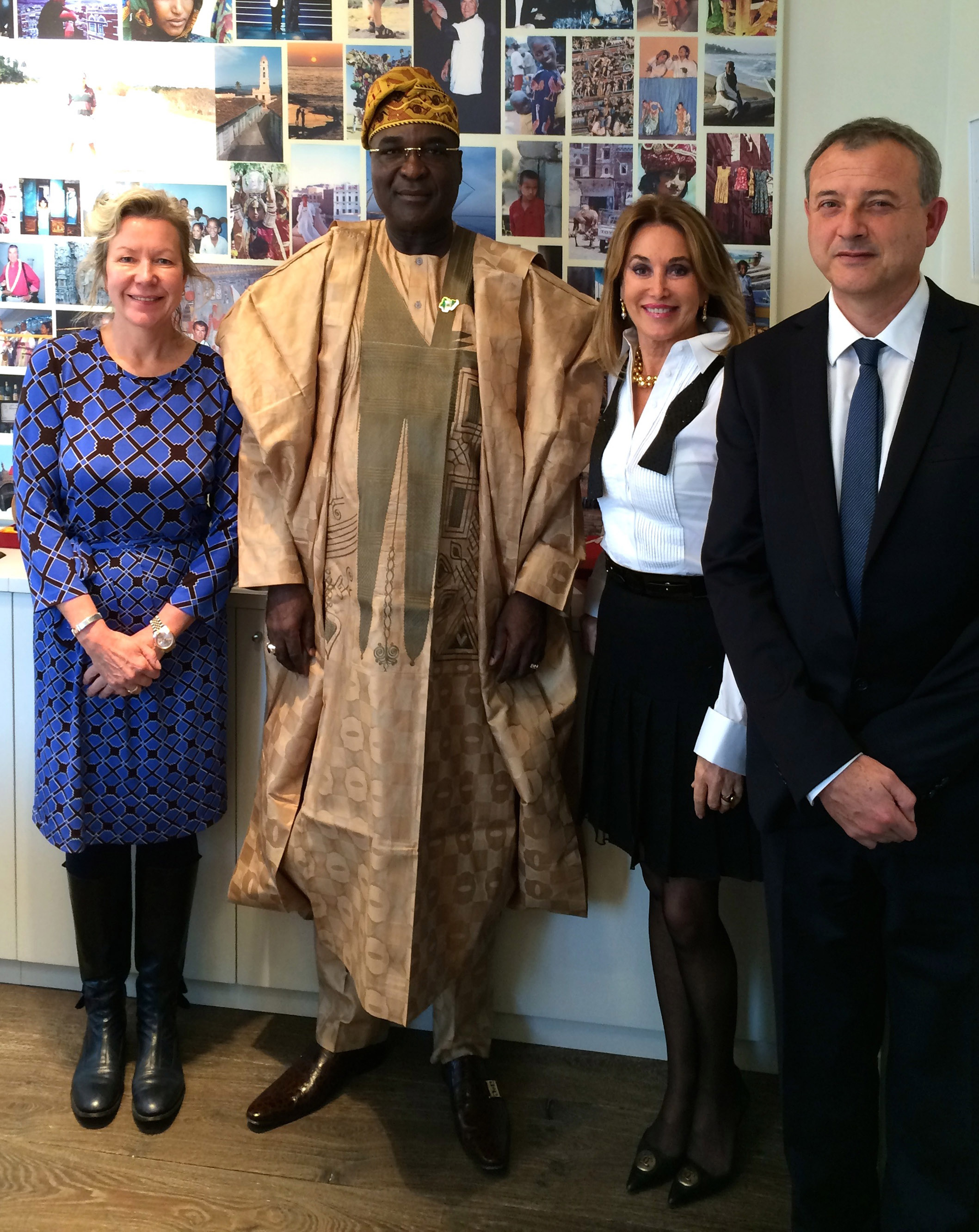 Mme Maria Elena Cuomo avec Son Excellence Hakkem O. Sulaiman, l'Ambassadeur du Nigeria en France