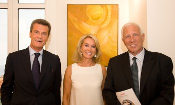 Mme. Maria Elena Cuomo avec Prof. Gilles Dreyfus et Prof. Alain Deloche, Inauguration du siège social de la Fondation Cuomo, 2010