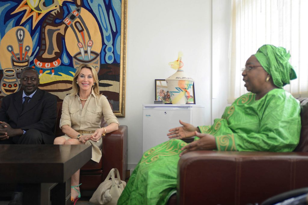 Mme Maria Elena Cuomo et Pr Mouhamadou Ndiaye en compagnie de S.E. Dr Awa Marie Coll Seck, Ministre 